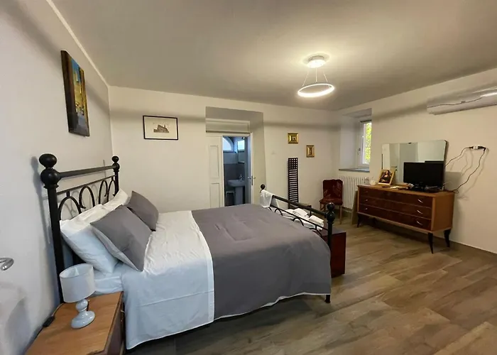 Hébergement de vacances Sassaia11 *